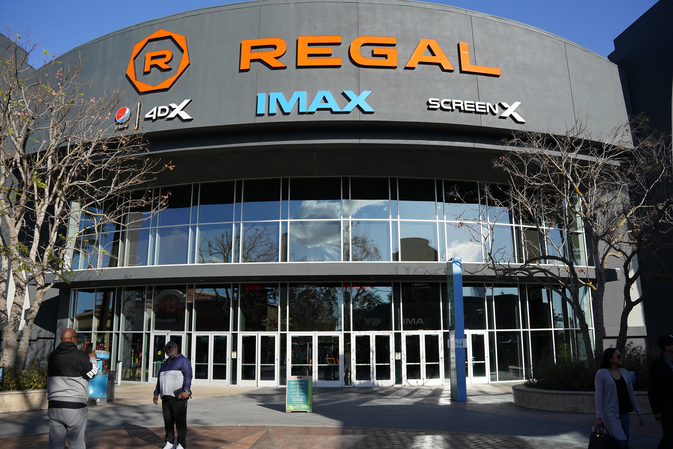 Regal Edwards Fresno ScreenX, 4DX & IMAX Trias International
